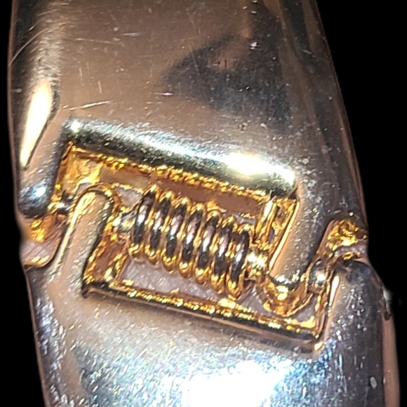 Gold Tone Wrap Around Wrist Hinged Bracelet 40's Style - Picture 2 of 2